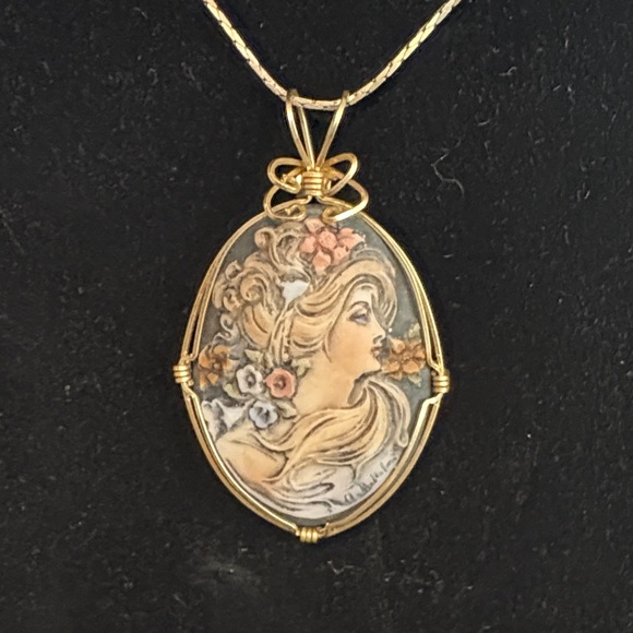 JHK Jewelry - Vintage Bisque Porcelain Lady  Cameo Gold-Filled Wire Wrap Jewelry Pendant JHK